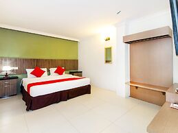 Super OYO 443 Crystal City Hotel