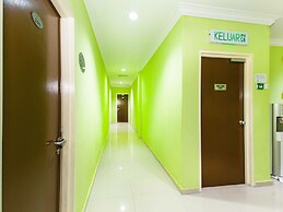 Super OYO 443 Crystal City Hotel