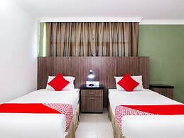 Super OYO 443 Crystal City Hotel