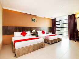 Super OYO 443 Crystal City Hotel