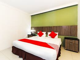 Super OYO 443 Crystal City Hotel