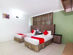 Super OYO 443 Crystal City Hotel