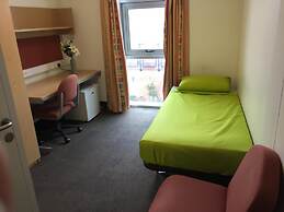 Davies Court - Hostel