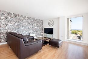 Stylish Garden View Apartment