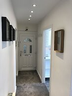 Chessels Court Apartment