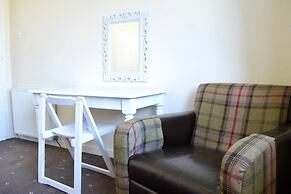 Crags View Apartment