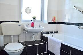 Crags View Apartment