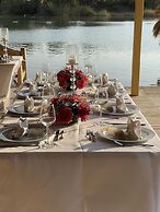 Green Pine Beach & Bungalows