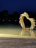 Green Pine Beach & Bungalows