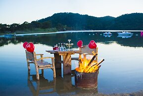 Green Pine Beach & Bungalows