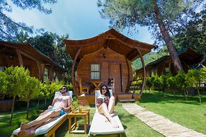 Green Pine Beach & Bungalows