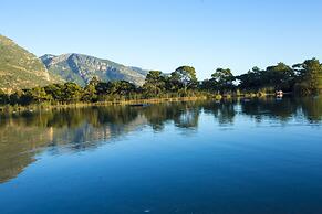 Green Pine Beach & Bungalows