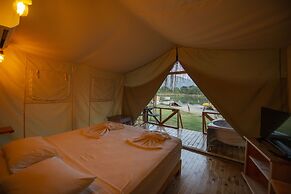 Green Pine Beach & Bungalows