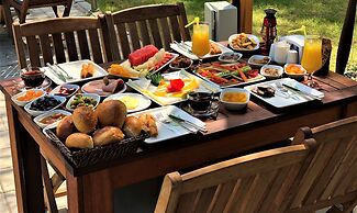 Green Pine Beach & Bungalows