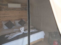 Green Pine Beach & Bungalows