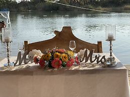 Green Pine Beach & Bungalows