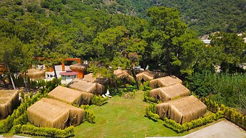 Green Pine Beach & Bungalows