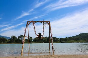 Green Pine Beach & Bungalows