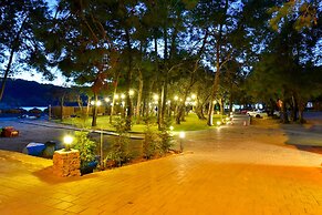 Green Pine Beach & Bungalows