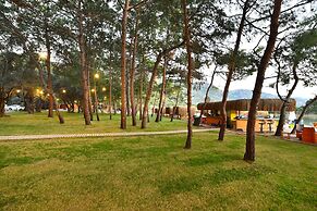 Green Pine Beach & Bungalows