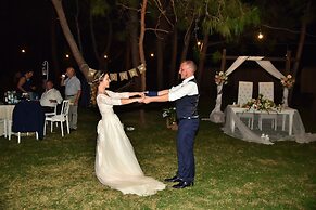 Green Pine Beach & Bungalows