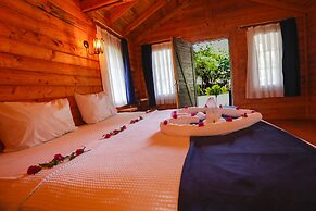 Green Pine Beach & Bungalows