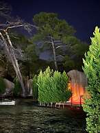 Green Pine Beach & Bungalows