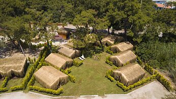 Green Pine Beach & Bungalows