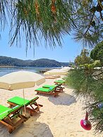 Green Pine Beach & Bungalows