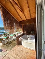 Green Pine Beach & Bungalows