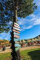 Green Pine Beach & Bungalows