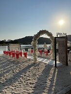 Green Pine Beach & Bungalows