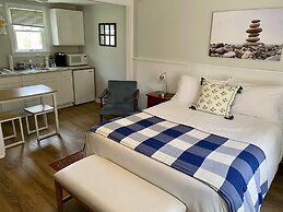 Hanscom's Motel and Cottages