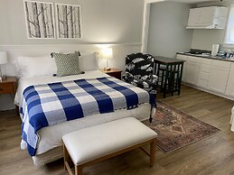 Hanscom's Motel and Cottages