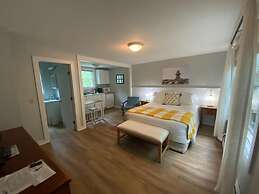 Hanscom's Motel and Cottages