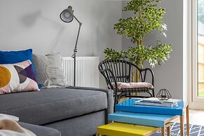 Deco Spacious Townhouse