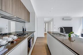 Melbourne Lifestyle Apartments - Best Views on Collins