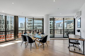 Melbourne Lifestyle Apartments - Best Views on Collins