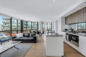 Melbourne Lifestyle Apartments - Best Views on Collins