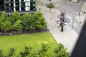 Melbourne Lifestyle Apartments - Best Views on Collins