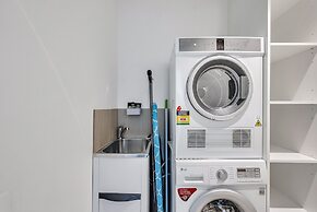 Melbourne Lifestyle Apartments - Best Views on Collins