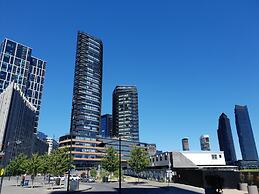 Melbourne Lifestyle Apartments - Best Views on Collins