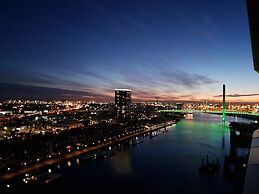 Melbourne Lifestyle Apartments - Best Views on Collins