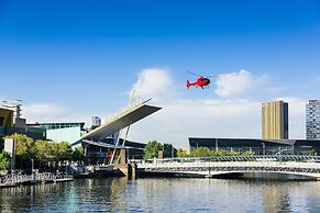 Melbourne Lifestyle Apartments - Best Views on Collins