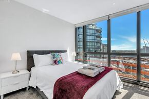 Melbourne Lifestyle Apartments - Best Views on Collins