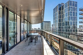 Melbourne Lifestyle Apartments - Best Views on Collins