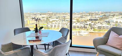 Melbourne Lifestyle Apartments - Best Views on Collins
