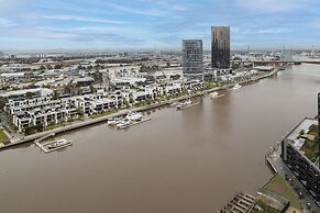 Melbourne Lifestyle Apartments - Best Views on Collins