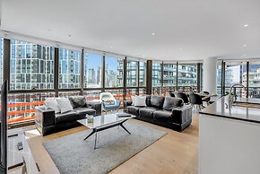 Melbourne Lifestyle Apartments - Best Views on Collins