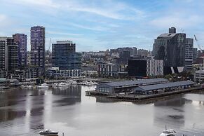 Melbourne Lifestyle Apartments - Best Views on Collins